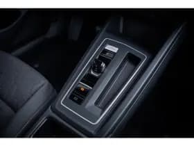 Volkswagen Golf thumbnail 37