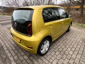Volkswagen Up! thumbnail 4
