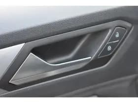 Volkswagen T-Roc thumbnail 16