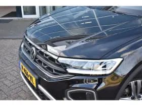 Volkswagen T-Roc thumbnail 6