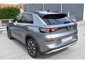 Volkswagen T-Roc thumbnail 2