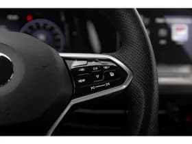 Volkswagen Golf thumbnail 8