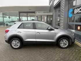 Volkswagen T-Roc thumbnail 5