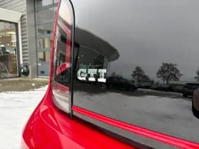 Volkswagen Up! thumbnail 13