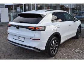 Volkswagen T-Roc thumbnail 4
