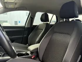 Volkswagen Golf thumbnail 10