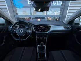 Volkswagen T-Roc thumbnail 11