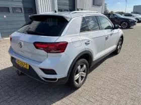 Volkswagen T-Roc thumbnail 3