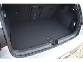 Volkswagen Golf thumbnail 37