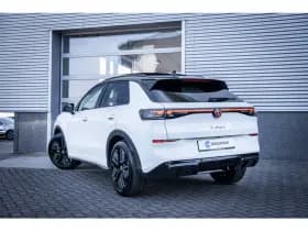 Volkswagen T-Roc thumbnail 11