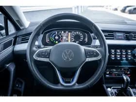Volkswagen Passat thumbnail 33