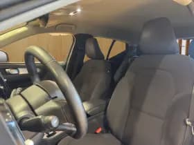Volvo XC40 thumbnail 3