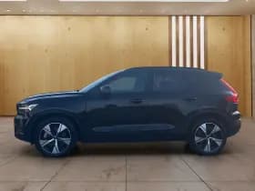 Volvo XC40 thumbnail 2