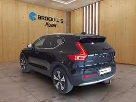 Volvo XC40 thumbnail 3
