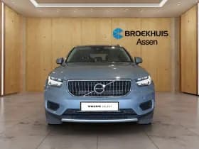 Volvo XC40 thumbnail 2