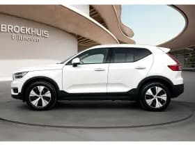 Volvo XC40 thumbnail 2