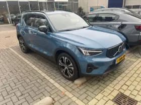 Volvo XC40 thumbnail 2
