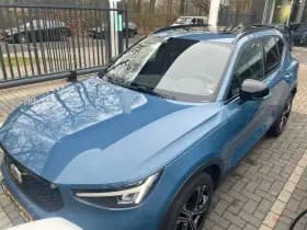 Volvo XC40 thumbnail 3