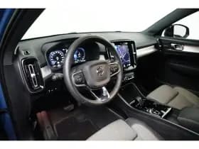 Volvo XC40 thumbnail 2