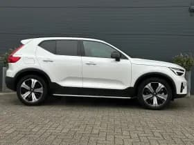 Volvo XC40 thumbnail 3