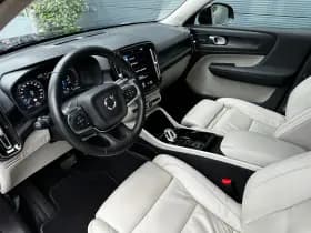 Volvo XC40 thumbnail 3