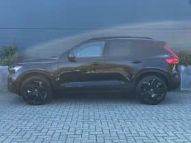 Volvo XC40 thumbnail 2