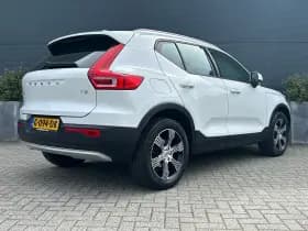 Volvo XC40 thumbnail 2