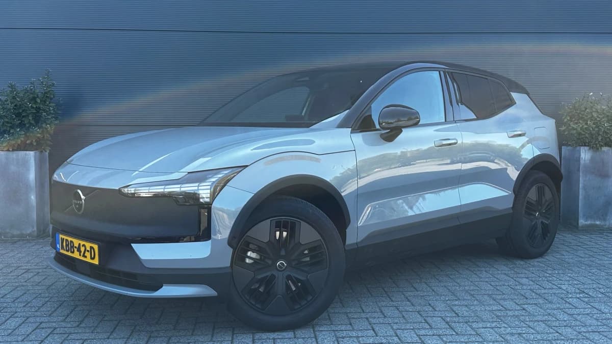 Volvo EX30 — foto 1