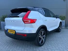 Volvo XC40 thumbnail 2