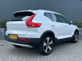 Volvo XC40 thumbnail 2
