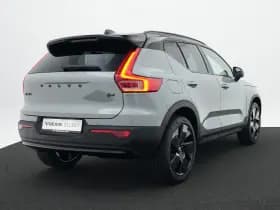 Volvo XC40 thumbnail 2