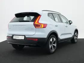 Volvo XC40 thumbnail 2