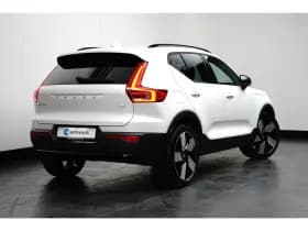 Volvo XC40 thumbnail 2