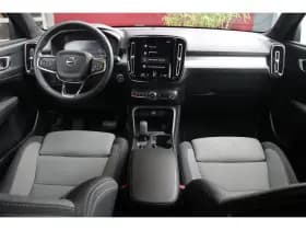 Volvo XC40 thumbnail 3