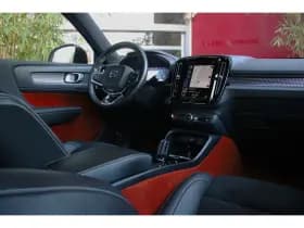 Volvo XC40 thumbnail 3