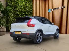 Volvo XC40 thumbnail 2