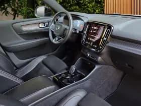 Volvo XC40 thumbnail 3