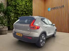 Volvo XC40 thumbnail 2