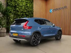 Volvo XC40 thumbnail 2
