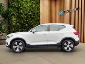 Volvo XC40 thumbnail 3