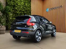 Volvo XC40 thumbnail 2
