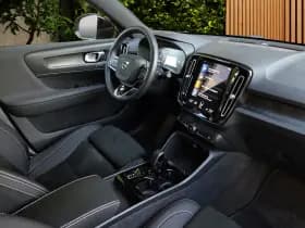 Volvo XC40 thumbnail 3