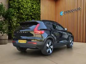 Volvo EX40 thumbnail 2