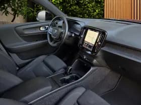Volvo EX40 thumbnail 3