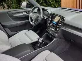 Volvo EX40 thumbnail 3