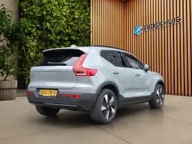 Volvo EX40 thumbnail 2