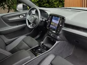 Volvo EX40 thumbnail 4