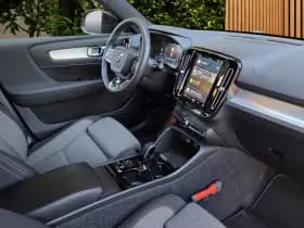 Volvo XC40 thumbnail 3