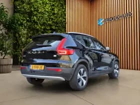 Volvo XC40 thumbnail 2