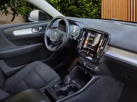 Volvo XC40 thumbnail 3